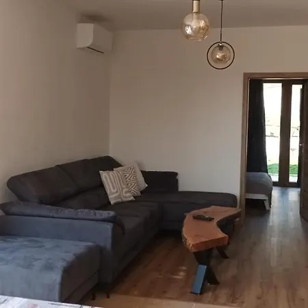 Apartmanovy Dom * Budina