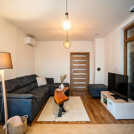 Apartmanovy Dom Budina